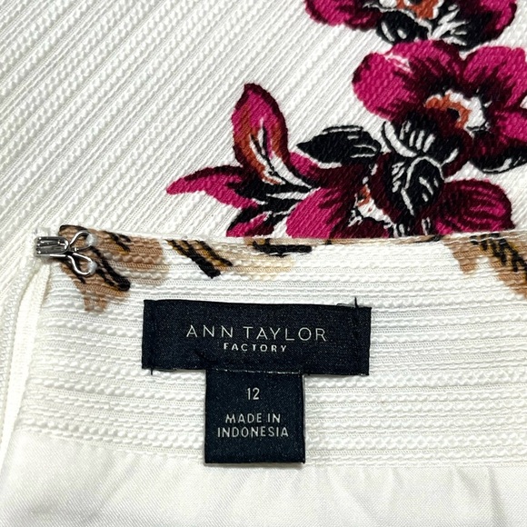 Ann Taylor Women's Pencil Skirt Size 12 Floral on Cream Print Lined Stretch - Picture 10 of 14